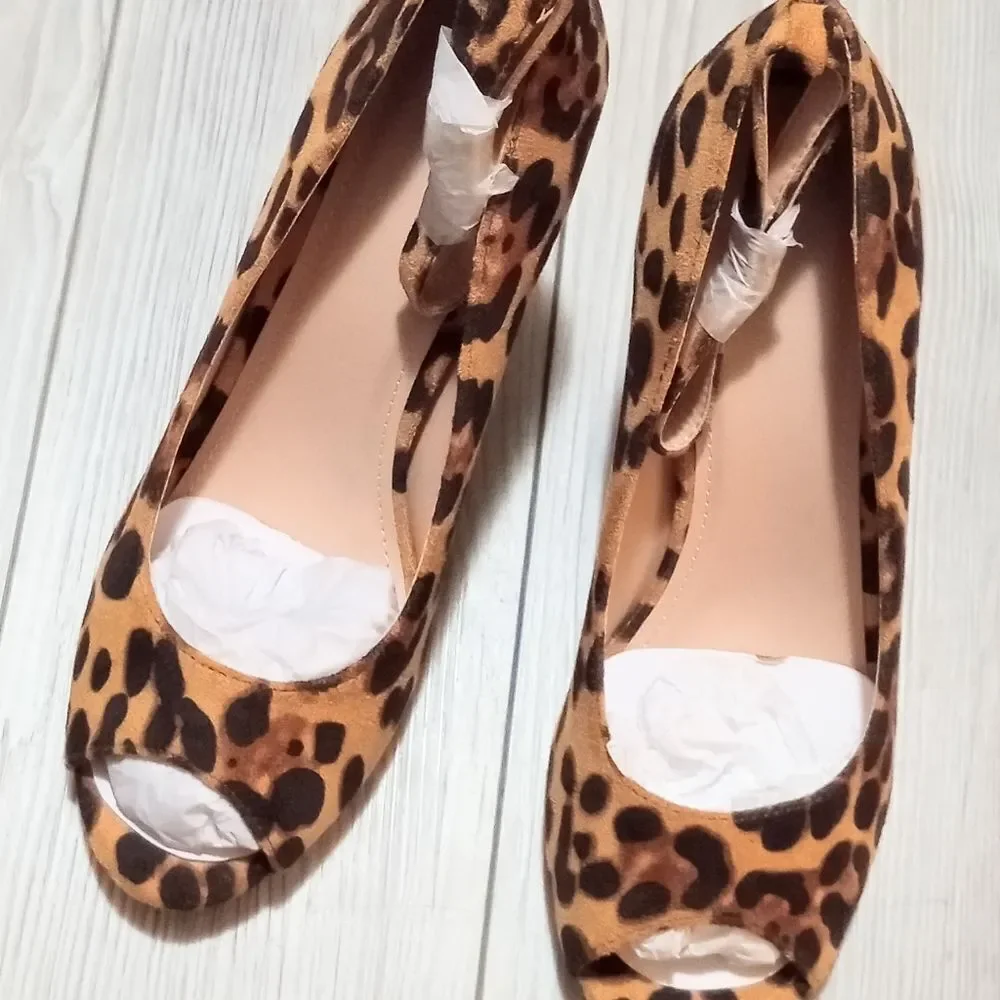 (S-4377) Leopard Stiletto Heels Sz 6.5